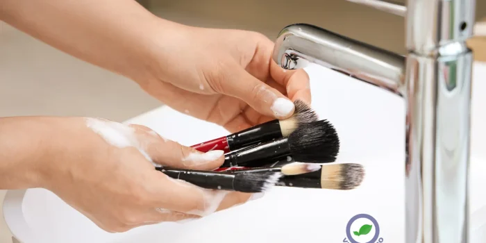 come lavare i pennelli da trucco